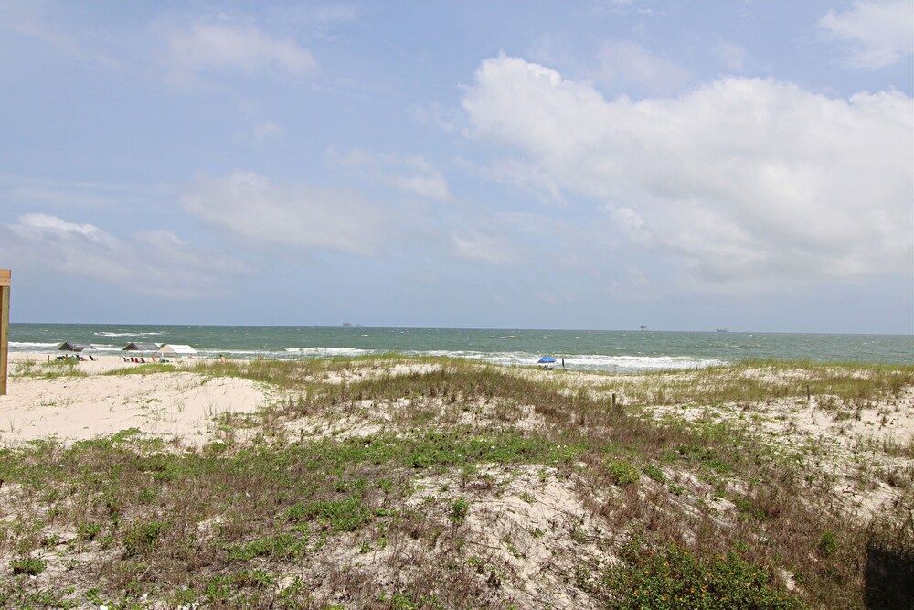 Sand In My Boots 3 Bedroom Home by Redawning