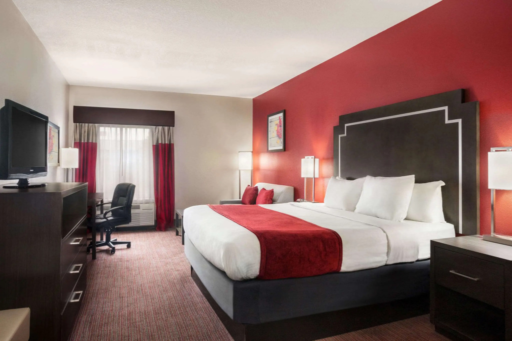 Days Inn & Suites by Wyndham Murfreesboro I-24 East