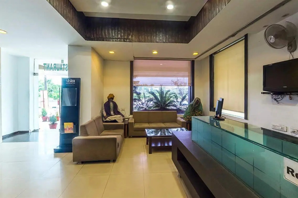 OYO 13414 Hotel Ambrosia