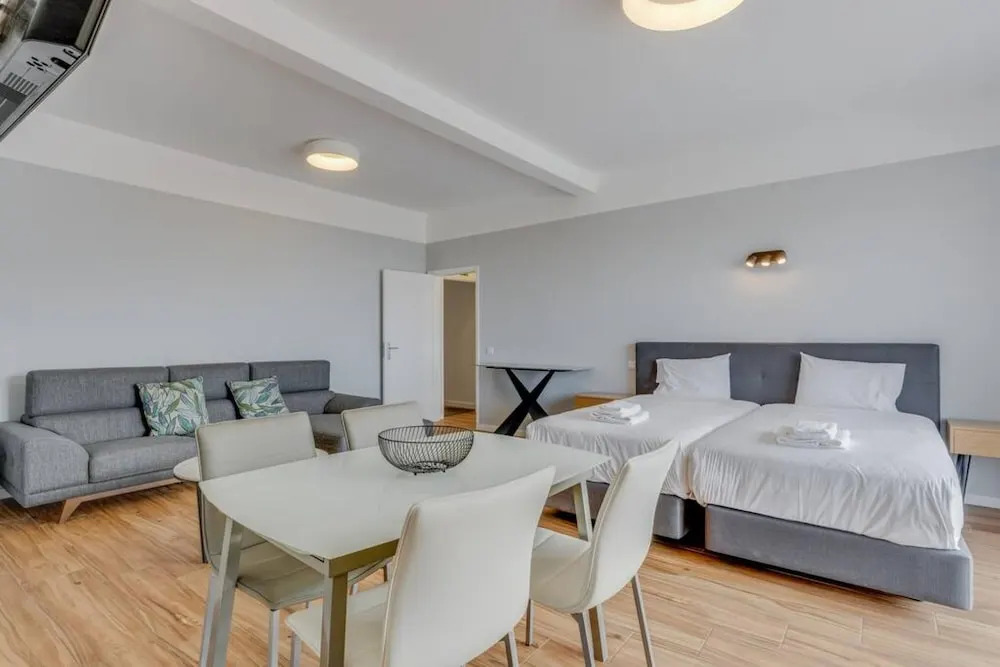 Villa Winter Apt 2 Stylish Stay Near Beaches