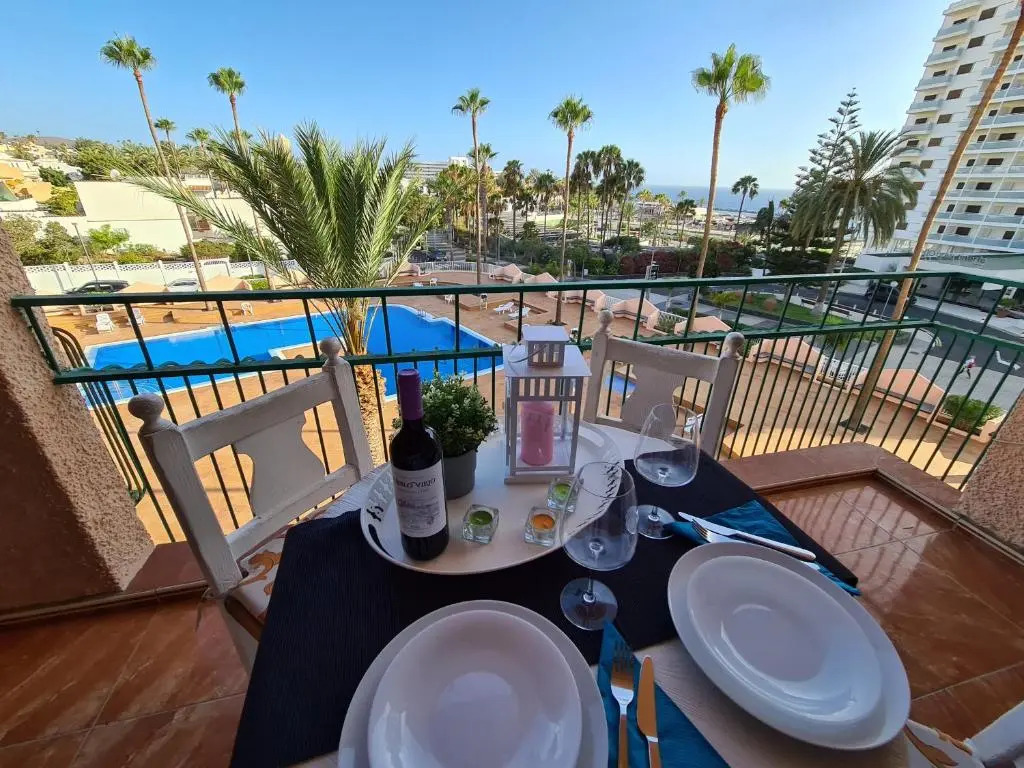 Vida Loca only 190 meters to the sea, balcony, sea view, pool, Wifi
