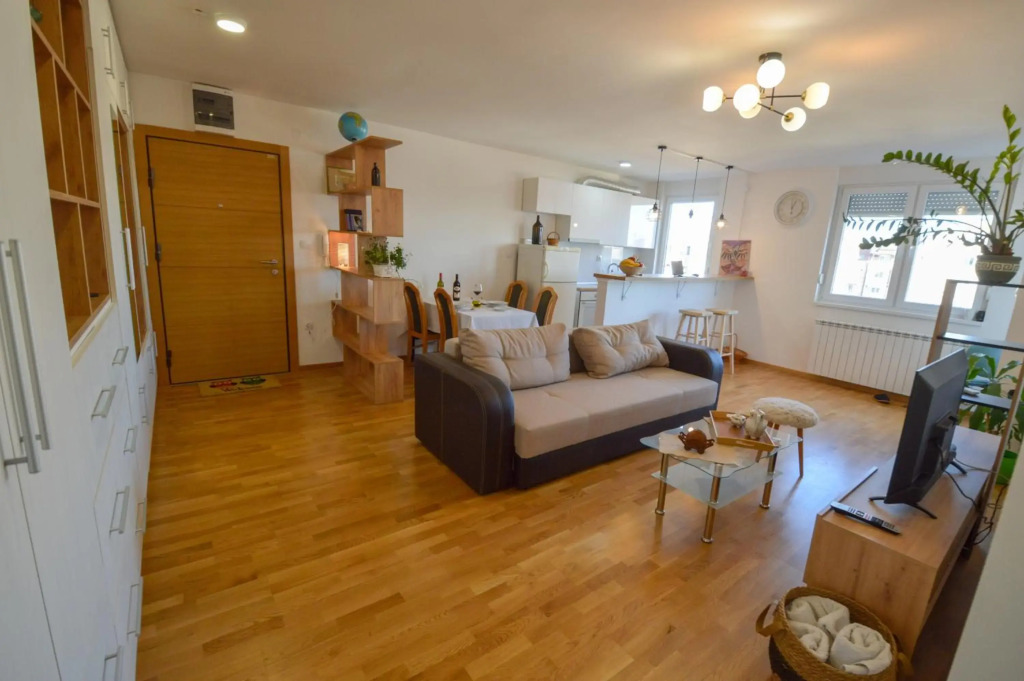 Shine24 - Spacious and bright apartment - NEW