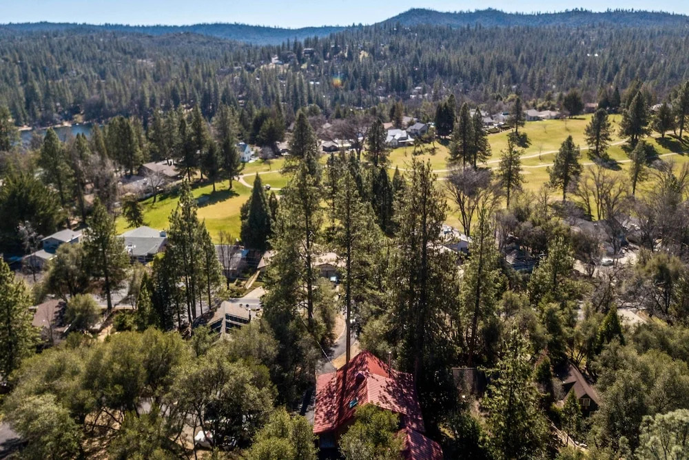 Walk to Pine Mountain Lake: Spacious Family Cabin