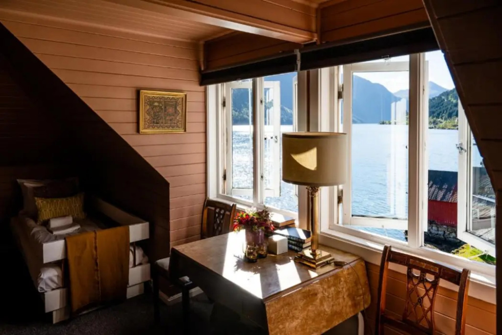 Fjærland Fjordstove Hotell - Huseby Hotelldrift AS