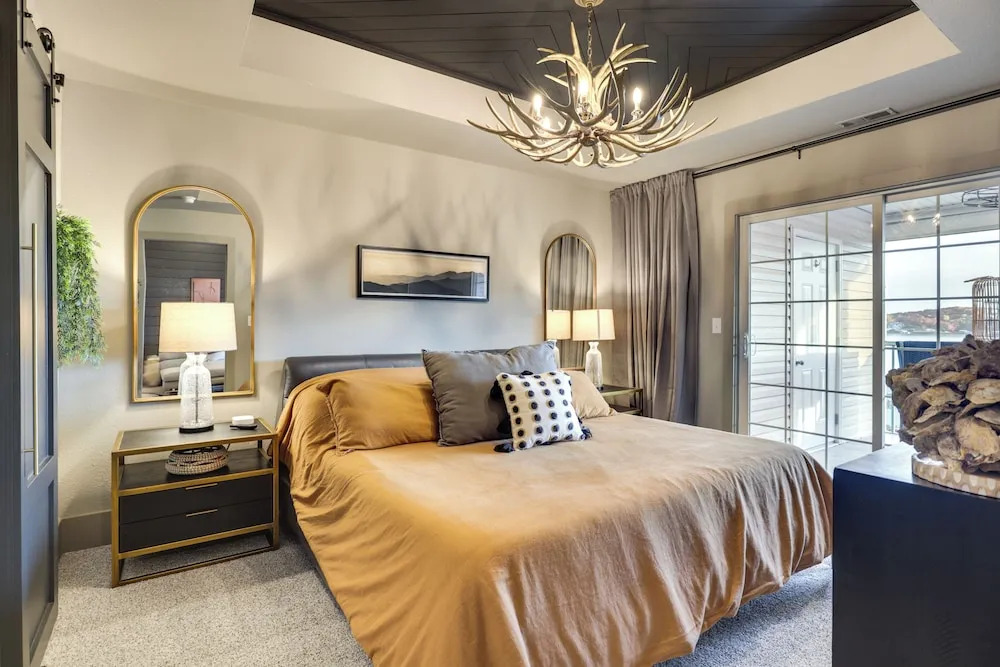 Views + Pool Access: Luxurious Lake Ozark Condo