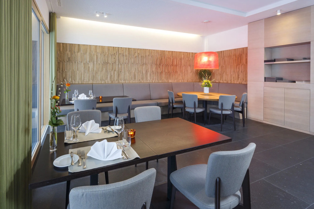 Newstar Hotel