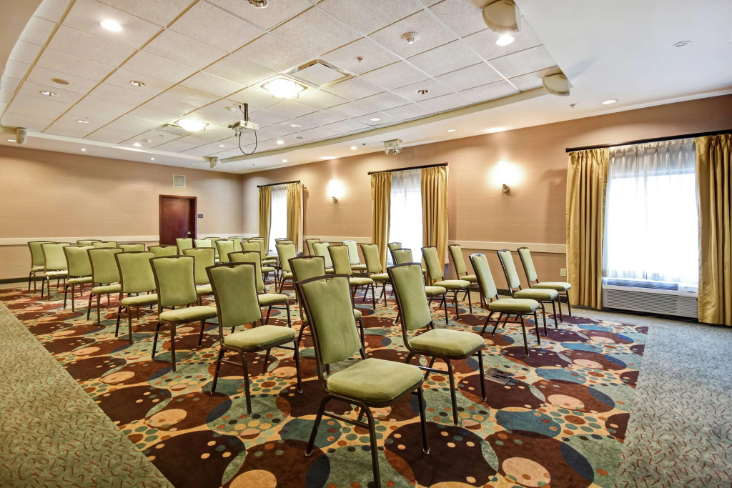 Hampton Inn & Suites Detroit-Canton