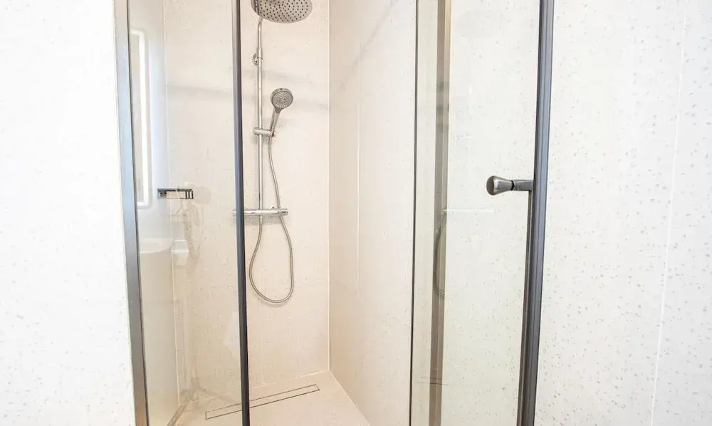 189/77 2BR Beachfront Seaview Pool Access