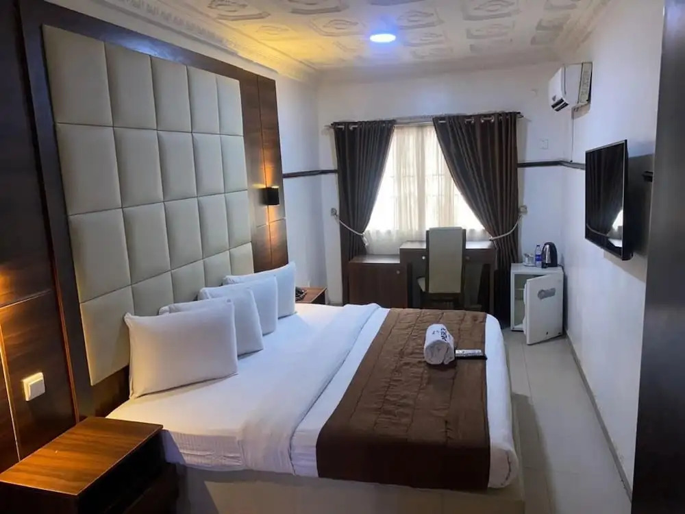 Presken Hotel GRA, GRA Ikeja