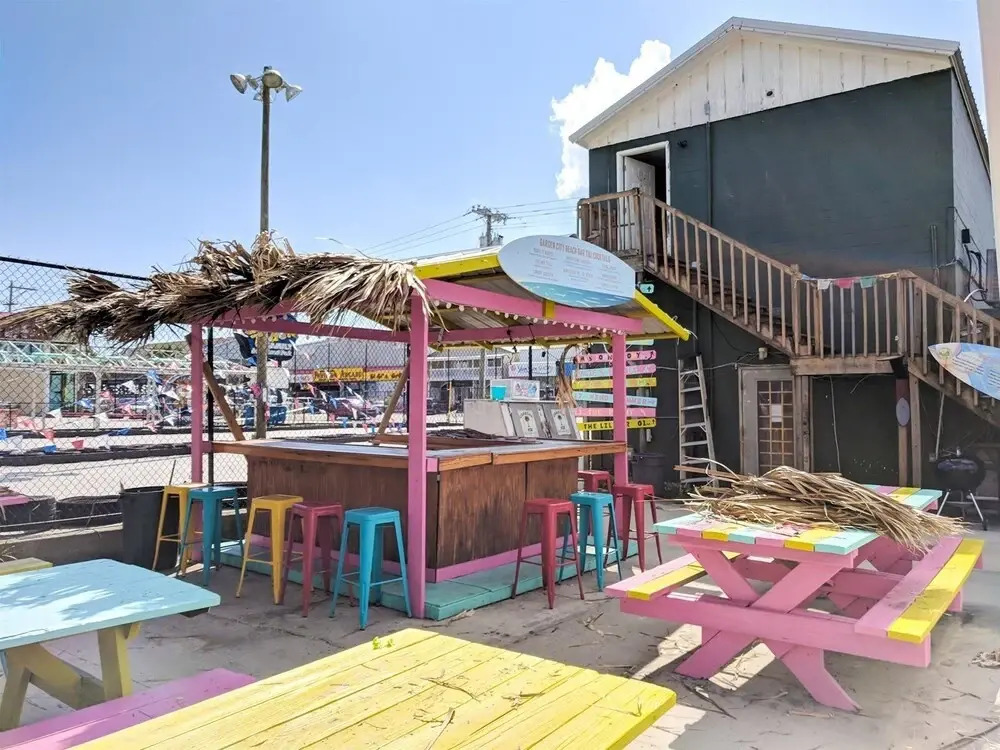 Parrot Head - Pet Friendly Beach Condo! Perfect for 6-7 guests!