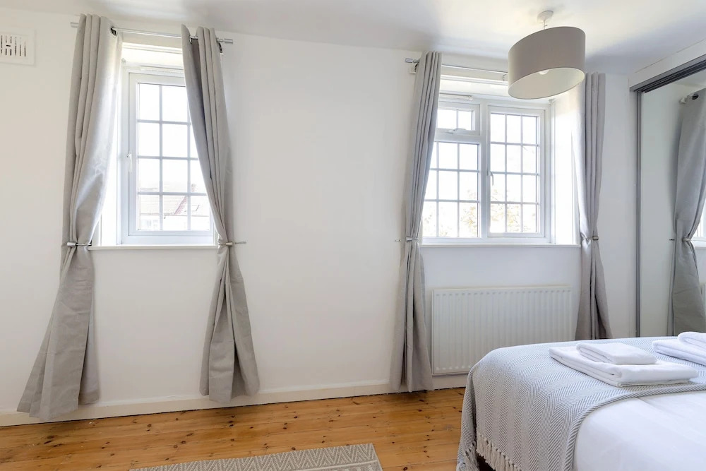 Cosy Room in Morden