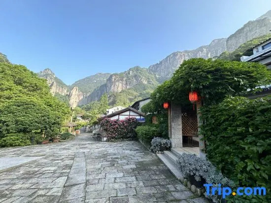 Yaqiu Courtyard Featured Hostel