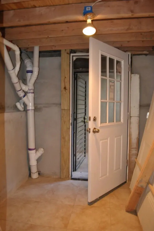 l 3 into Newark Airport Lower Level Apartment