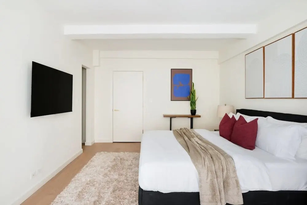 52-3de Newly Renovated 2BR BTH Midtown East