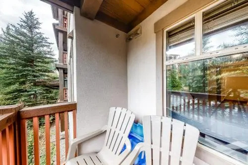 Eagle Springs East 206: White Fir Suite