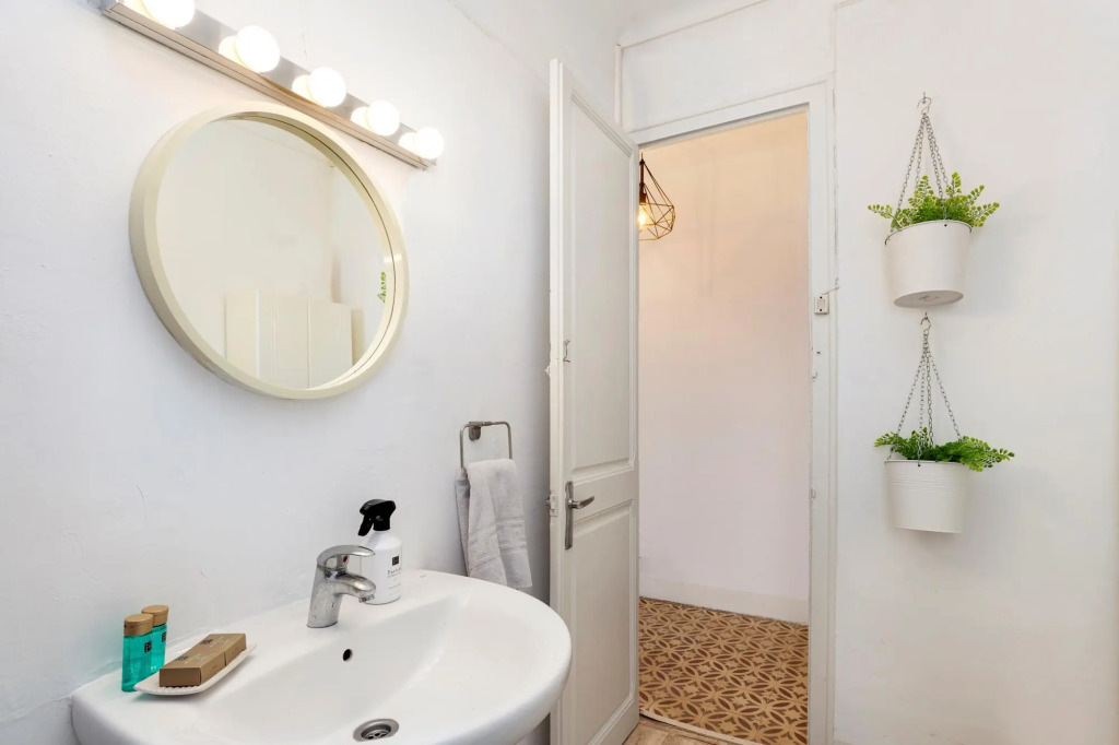 CONSELL DE CENT · Loving the Sagrada Familia 3BR comfort apartment