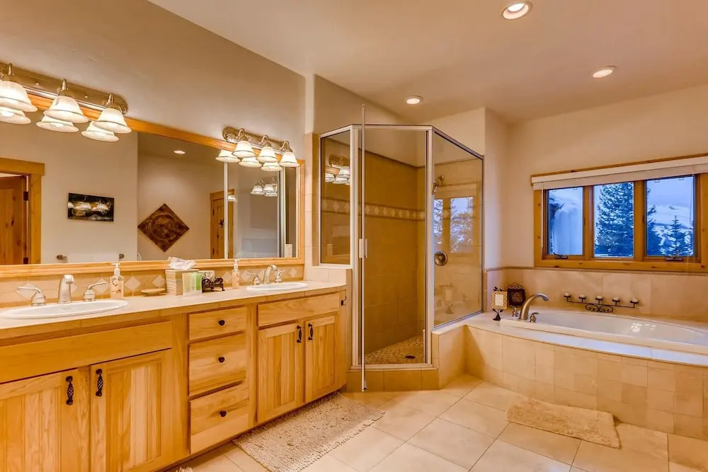 Nangle Woods  4 Bedroom Townhouse by RedAwning