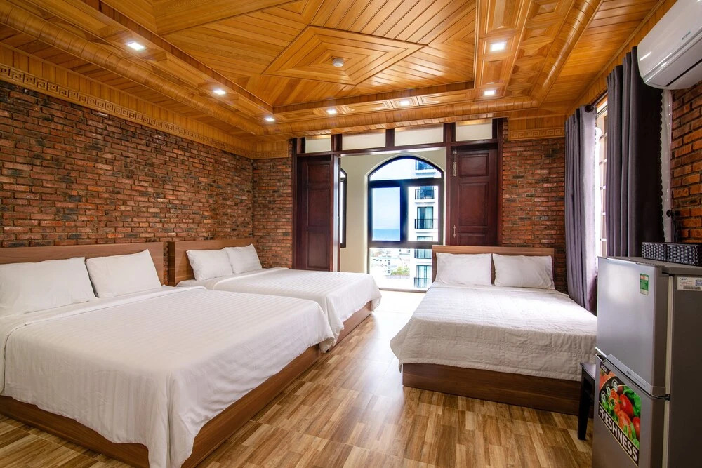 Lucky Hotel by OYO Rooms
