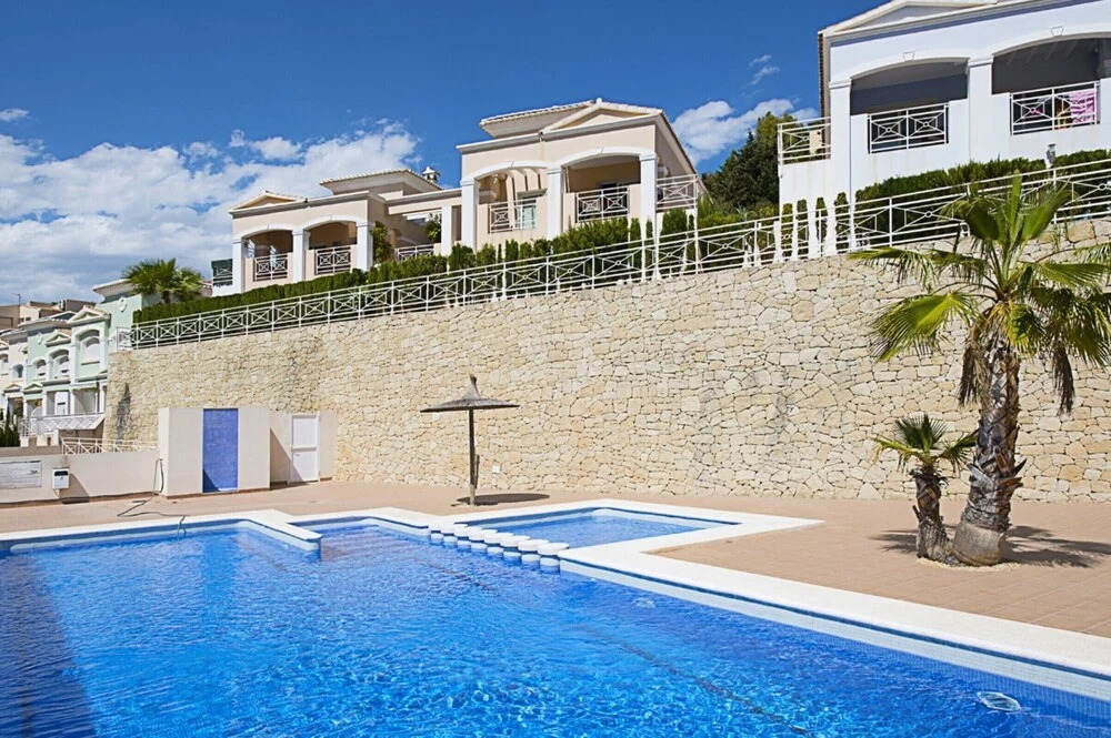 Bungalow - 3 Bedrooms with Pool and WiFi - 104999