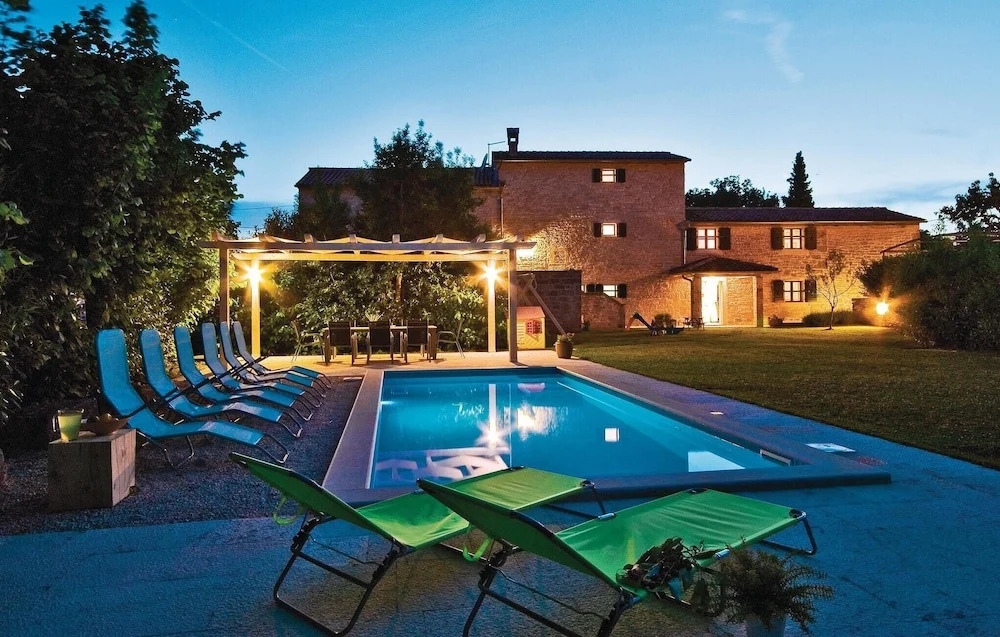 Stunning Home in Kanfanar With Wifi and 4 Bedrooms