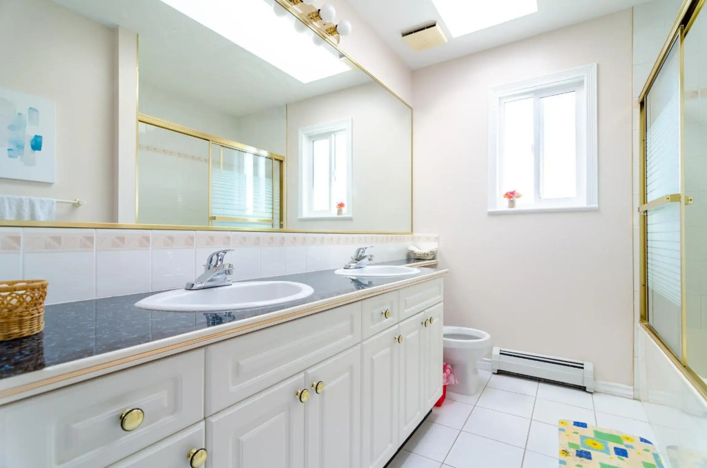 3 Private, spacious, bright rooms in a Gorgeous house