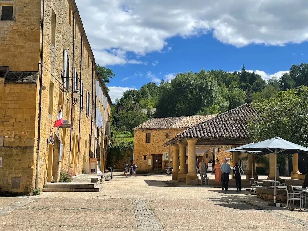 Auberge de jeunesse de labbaye de Cadouin