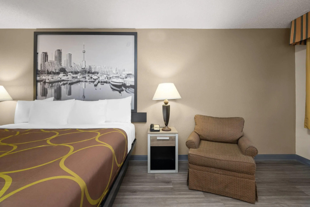 Super 8 by Wyndham Macon West