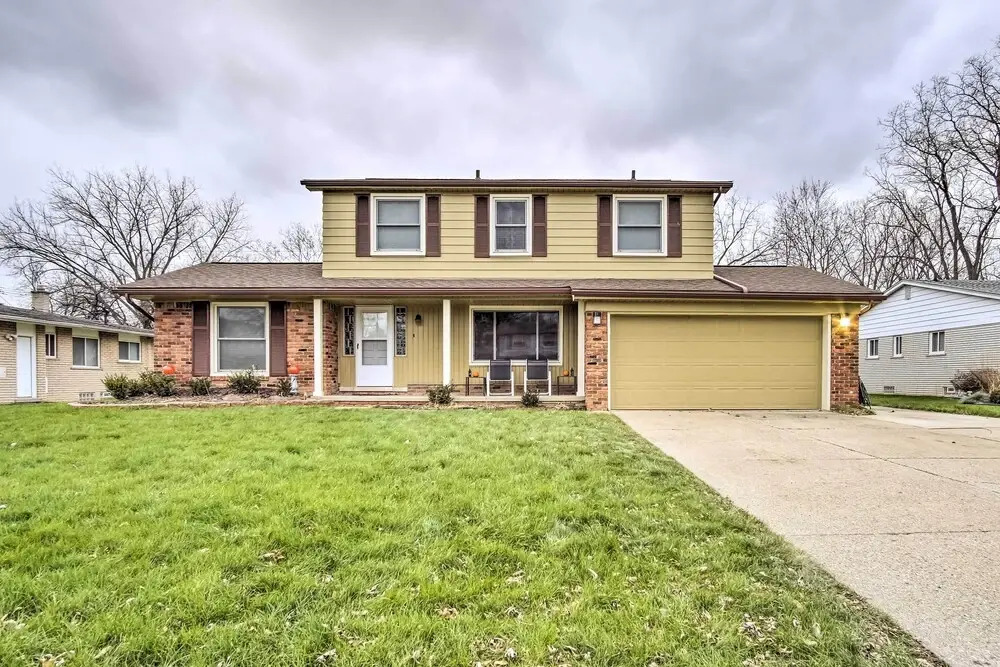 Suburban Detroit Home w/ Porch, Yard & Fire Pit!
