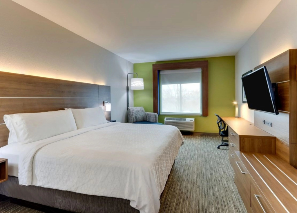 Holiday Inn Express Hotel & Suites Mankato East by IHG