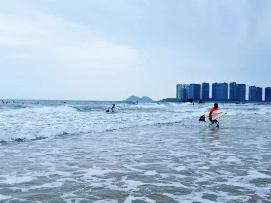 Liwo Surfing Seaview Hotel
