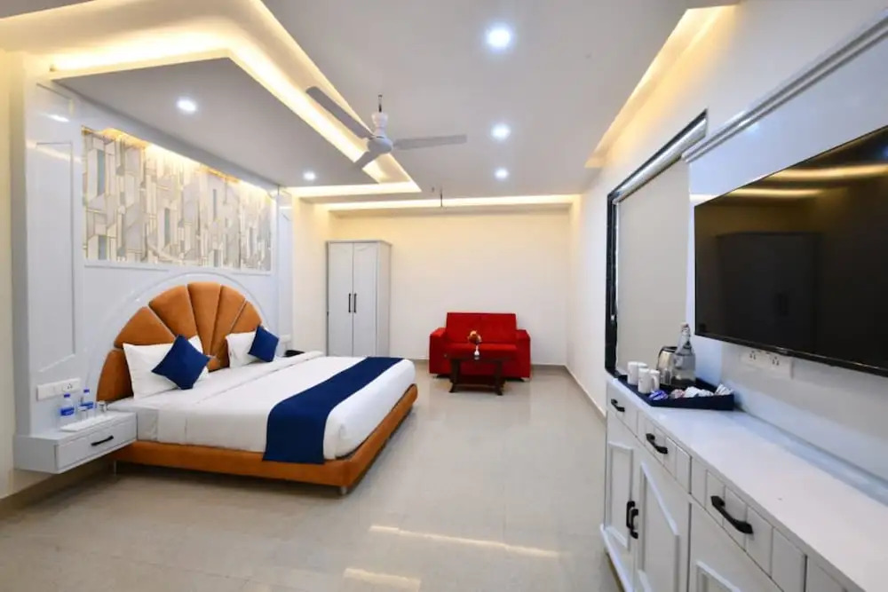 Click Hotel Narayana