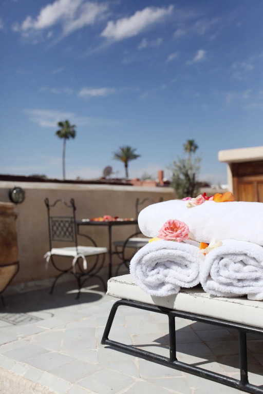 Riad white flowers