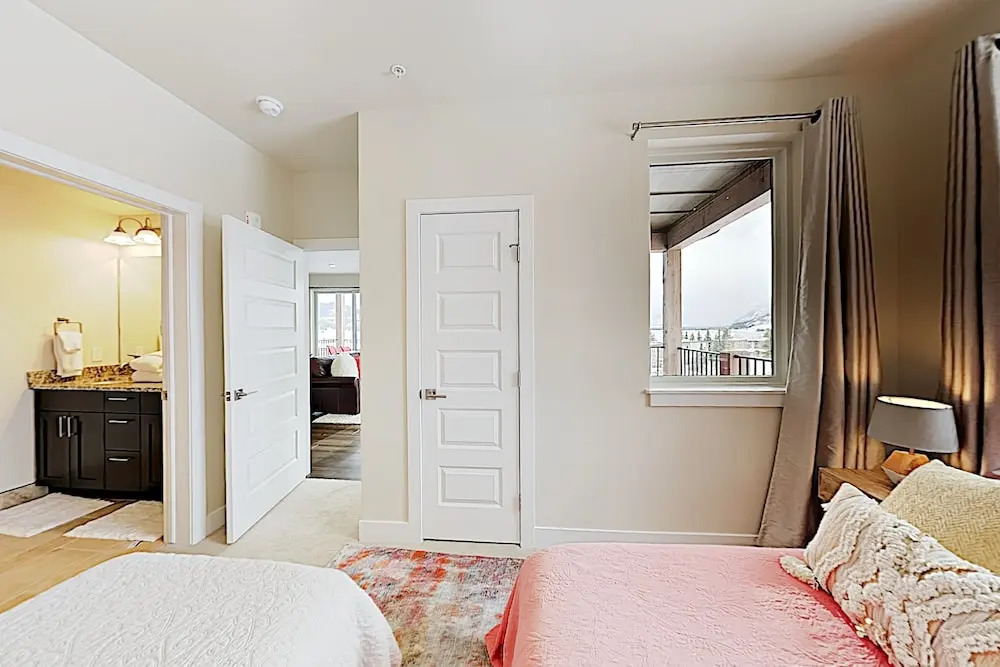 New Listing! Beautiful New Mountain-view 3 Bedroom Condo