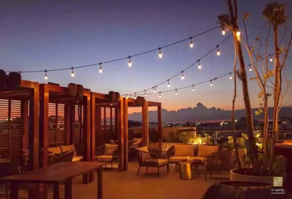 It Residence, 2 Bedroom Apartment with Rooftop Pool