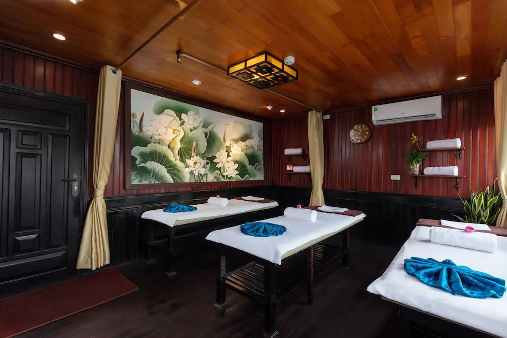 Verdure Lotus Grandeur Cruise on Ha Long Bay