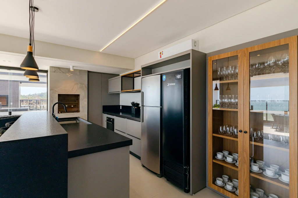 Luxuoso Loft em Condomínio com Piscina a 150m do Mar