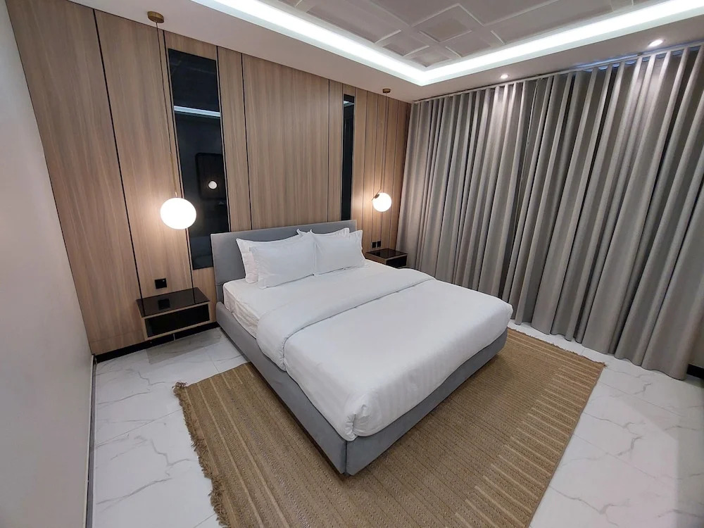 Elite House