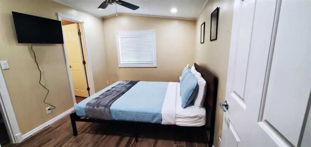 2705 Phoenix