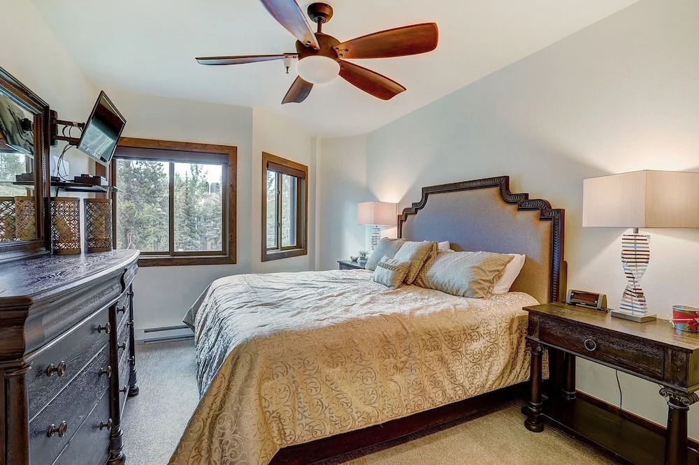 Ge At Breck Chateaux 1022 3 Bedroom Condo by RedAwning