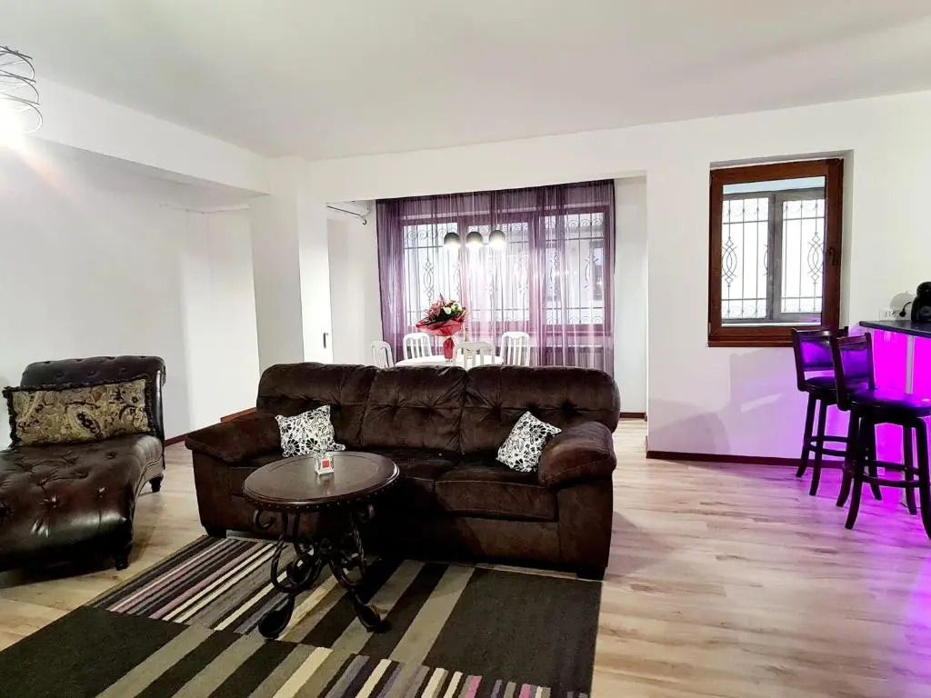 R.O.S.E. Apartment