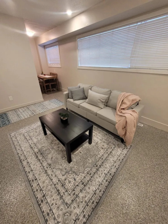 Modern 2BR Near Downtown & Expo Centre