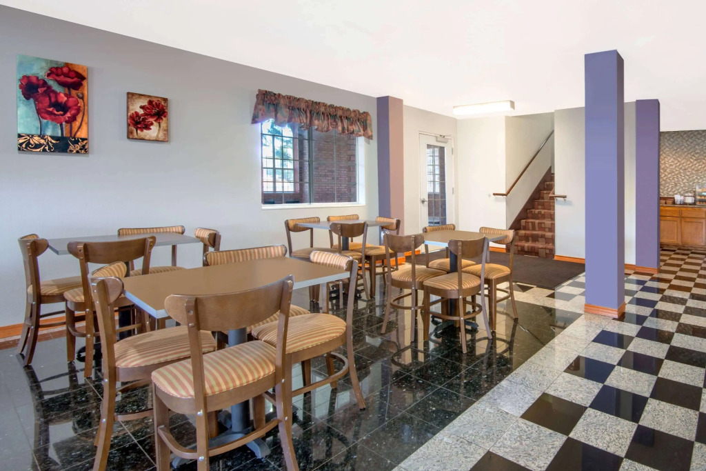 Longhorn Inn & Suites