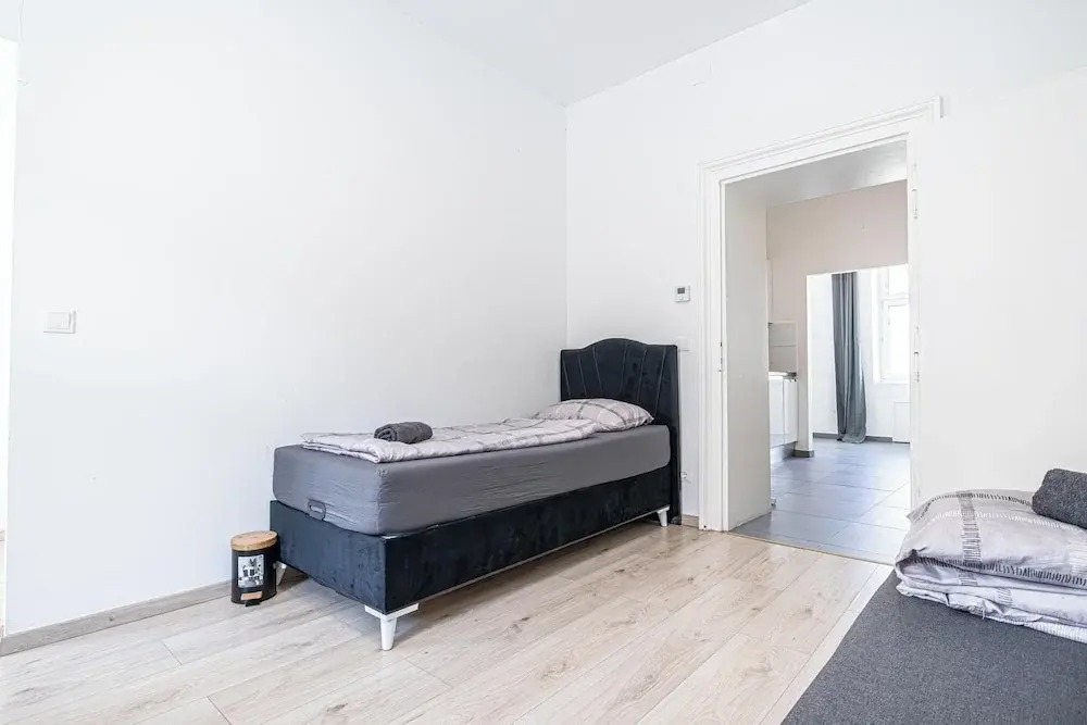 Cozy Budget 2BR Apartment Vienna