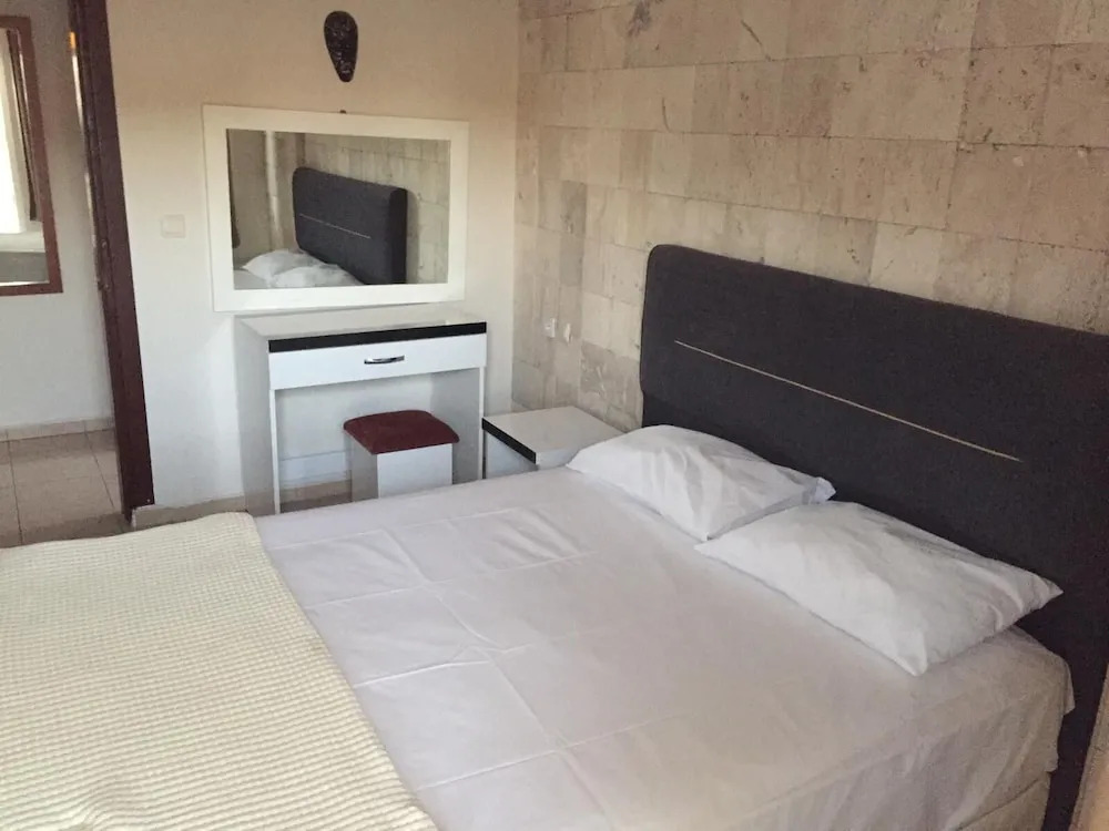 Safari Suit Hotel , Side