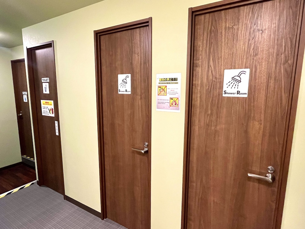 Otemachi Kamon Hotel - Caters to Men - Hostel