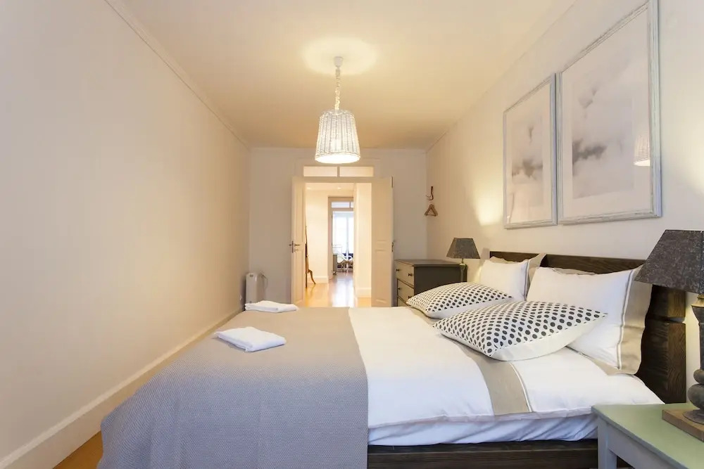 JOIVY Spacious 3BR home w/balcony in Baixa, nearby Lisbon Cathedral