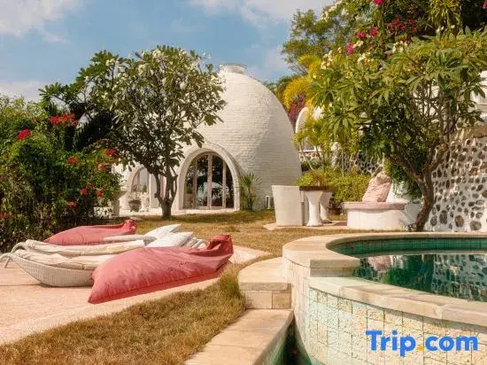 Mentigi Bay Dome Villas