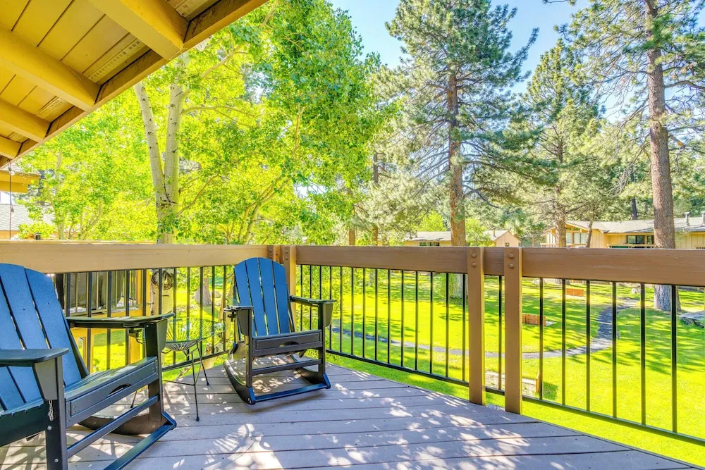 Mammoth Lakes Vacation Rental: 1 Mi to Ski Area!