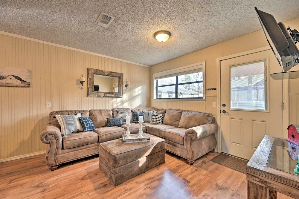 'hidden Oaks' Broken Bow Vacation Rental, Pets OK!