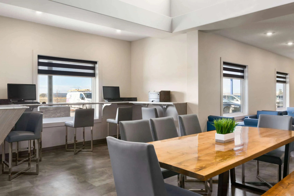 Days Inn by Wyndham Calgary North Balzac